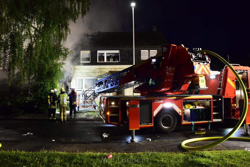 Grossfeuer Einfamilienhaus Siegburg Muehlengrabenstr P0153.JPG - Miklos Laubert